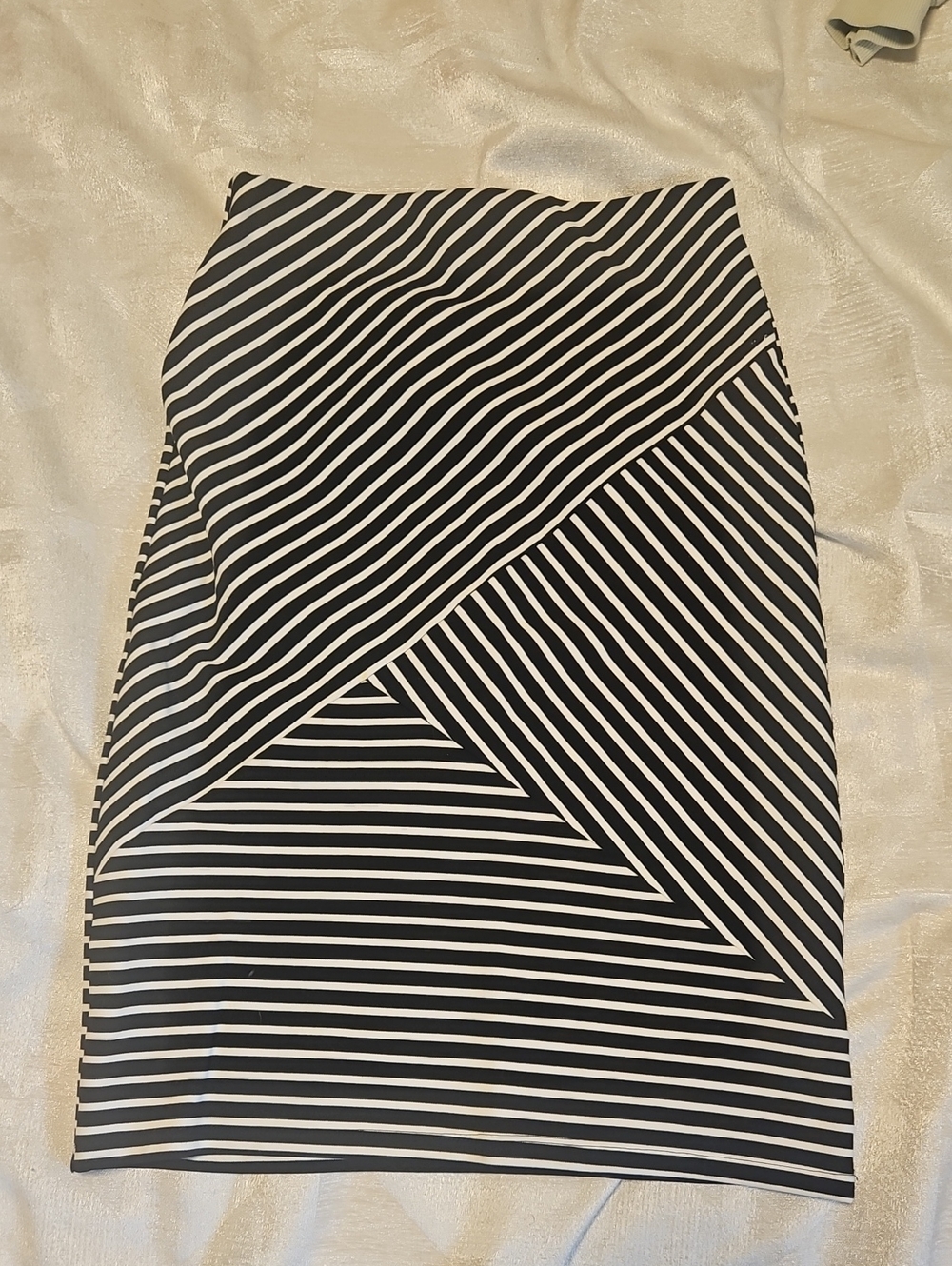 Studio Black & White Diagonal Striped Pencil Skirt